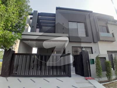 HOEST LOCATION OF BAHRIA ORCHARD BEAUTIFUL HOUSE 8 MARLA AVAILABLE FOR SALE