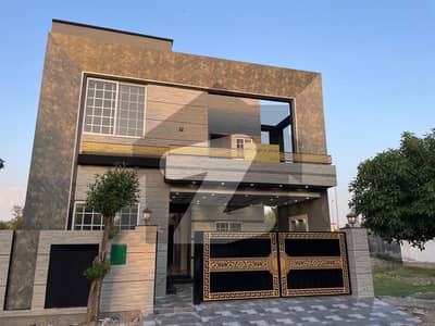 BRAND NEW HOUSE FACING PARK 8 MARLA HOUSE AVAILABLE FOR SALE AT SUPPER LOCATION