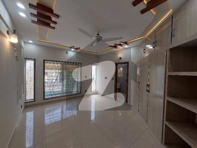 بحریہ ٹاؤن فیز 8 ۔ علی بلاک بحریہ ٹاؤن فیز 8 ۔ سفاری ویلی,بحریہ ٹاؤن فیز 8,بحریہ ٹاؤن راولپنڈی,راولپنڈی میں 9 مرلہ Studio مکان 3.8 کروڑ میں برائے فروخت۔