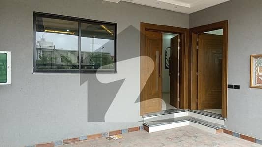 کینال ایونیو لوئر کینال روڈ,فیصل آباد میں 5 مرلہ مکان 1.98 کروڑ میں برائے فروخت۔