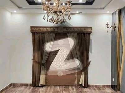 بحریہ ٹاؤن سیکٹر ای بحریہ ٹاؤن,لاہور میں 5 کمروں کا 10 مرلہ مکان 3.4 کروڑ میں برائے فروخت۔