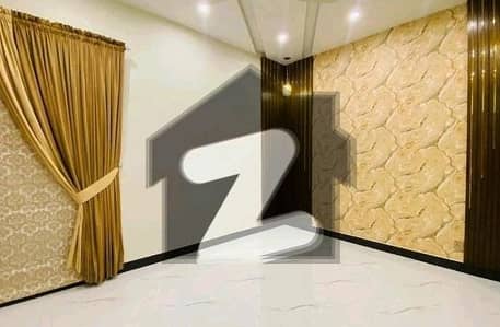 بحریہ ٹاؤن سیکٹر ای بحریہ ٹاؤن,لاہور میں 5 کمروں کا 10 مرلہ مکان 3.3 کروڑ میں برائے فروخت۔