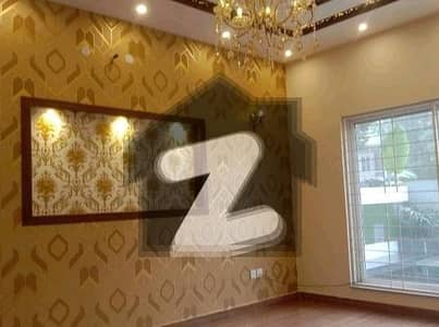 بحریہ ٹاؤن سیکٹر ای بحریہ ٹاؤن,لاہور میں 5 کمروں کا 1 کنال مکان 5.5 کروڑ میں برائے فروخت۔