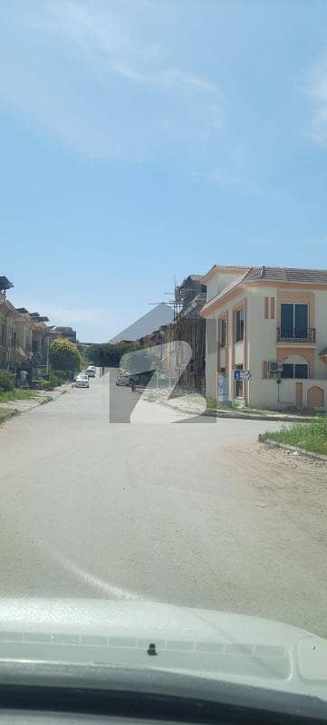 PRIME LOCATION LEVEL PLOT FOR SALE