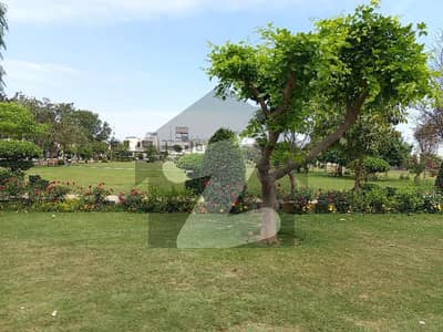 کینال روڈ فیصل آباد میں 3 کنال کمرشل پلاٹ 42.5 کروڑ میں برائے فروخت۔