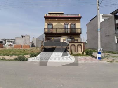 سینٹرل پارک ۔ بلاک بی سینٹرل پارک ہاؤسنگ سکیم,لاہور میں 4 کمروں کا 5 مرلہ مکان 1.9 کروڑ میں برائے فروخت۔