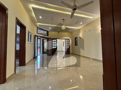 بحریہ انکلیو بحریہ ٹاؤن,اسلام آباد میں 5 کمروں کا 10 مرلہ مکان 6.25 کروڑ میں برائے فروخت۔