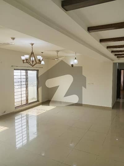 عسکری 10 عسکری,لاہور میں 3 کمروں کا 10 مرلہ فلیٹ 3.65 کروڑ میں برائے فروخت۔