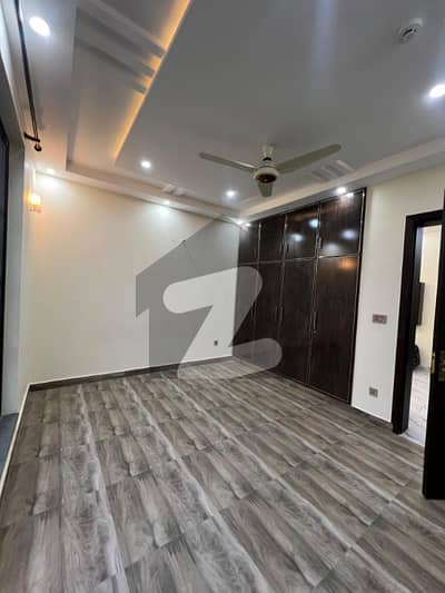Immaculate Condition Upper Portion For Rent In DHA Phase 3 Featuring Top-Class Construction Material, Designer Ceilings, Luxury Flooring & Fully Equipped Company Kitchens