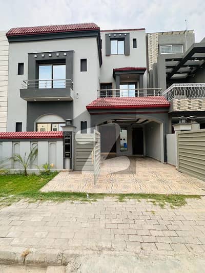 بحریہ آرچرڈ فیز 1 ۔ ایسٹزن بحریہ آرچرڈ فیز 1,بحریہ آرچرڈ,لاہور میں 4 کمروں کا 5 مرلہ مکان 1.7 کروڑ میں برائے فروخت۔