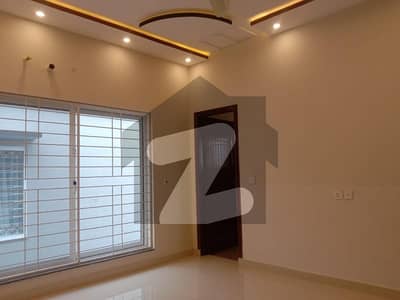 10 Marla Spacious House Is Available In Bahria Town - Quaid Block For Sale