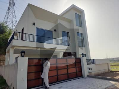 بحریہ ٹاؤن فیز 8 بحریہ ٹاؤن راولپنڈی,راولپنڈی میں 5 کمروں کا 10 مرلہ مکان 3.2 کروڑ میں برائے فروخت۔