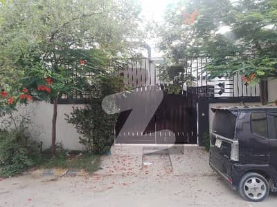 Facing Park 160 Square Yards House In Karachi Is Available For Sale