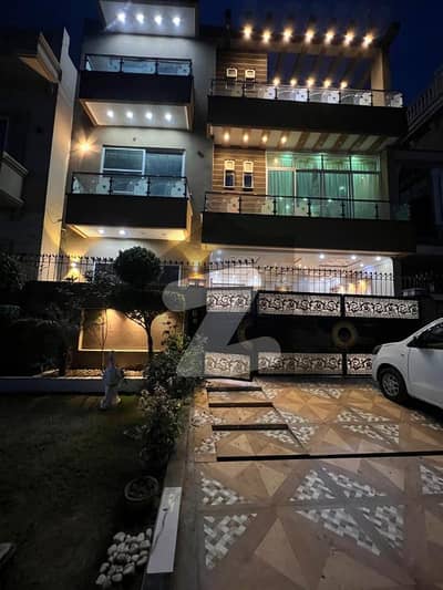 Park Facing 10 Marla Beautiful House For Sale