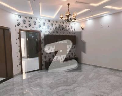 بحریہ ٹاؤن سفاری ولاز بحریہ ٹاؤن سیکٹر B,بحریہ ٹاؤن,لاہور میں 3 کمروں کا 5 مرلہ مکان 1.65 کروڑ میں برائے فروخت۔