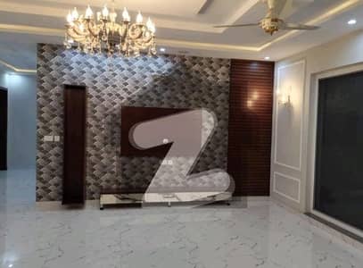 بحریہ ہومز بحریہ ٹاؤن سیکٹر ای,بحریہ ٹاؤن,لاہور میں 3 کمروں کا 6 مرلہ مکان 1.8 کروڑ میں برائے فروخت۔