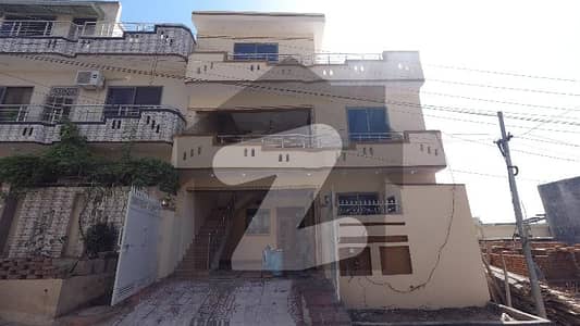Prime Location House Of 6 Marla In Airport Housing Society - Sector 4 For sale