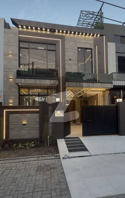 5 Marla Ultra Modern House With 4 bedrooms Available For Sale In Central Park Housing Scheme Lahore