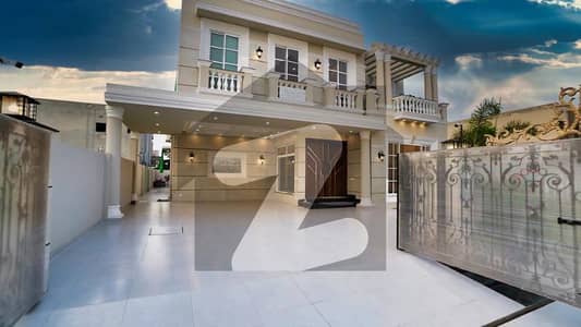 1-Kanal Contemporary Bungalow 5 Bedrooms, Elegant Double-Height Lobby