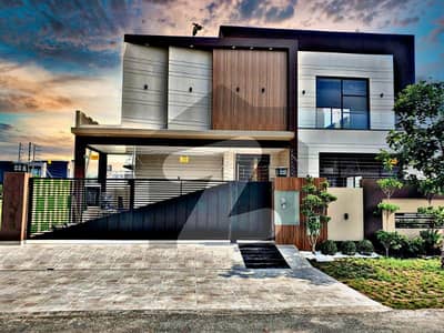 ڈی ایچ اے فیز 7 - بلاک ایکس فیز 7,ڈیفنس (ڈی ایچ اے),لاہور میں 5 کمروں کا 1 کنال مکان 7.85 کروڑ میں برائے فروخت۔