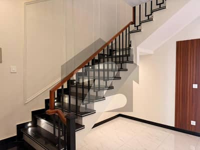 بی ۔ 17 اسلام آباد میں 4 کمروں کا 5 مرلہ مکان 2.25 کروڑ میں برائے فروخت۔