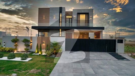 ڈی ایچ اے فیز 7 - بلاک کیو فیز 7,ڈیفنس (ڈی ایچ اے),لاہور میں 5 کمروں کا 1 کنال مکان 7.9 کروڑ میں برائے فروخت۔