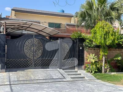 ڈی ایچ اے فیز 1 - بلاک اے فیز 1,ڈیفنس (ڈی ایچ اے),لاہور میں 6 کمروں کا 1 کنال مکان 7.0 کروڑ میں برائے فروخت۔