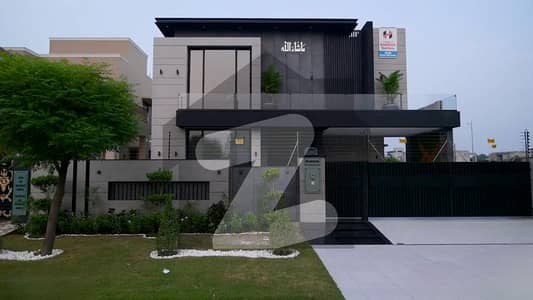 1-Kanal Grand Designer House With Premium Lifestyle Features