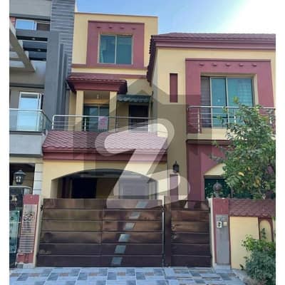 بحریہ ٹاؤن ۔ بلاک اے اے بحریہ ٹاؤن سیکٹرڈی,بحریہ ٹاؤن,لاہور میں 1 کمرے کا 5 مرلہ زیریں پورشن 65.0 ہزار میں کرایہ پر دستیاب ہے۔