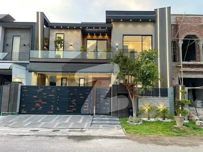 10 Marla Upper Portion Lock Option Available For Rent Bahria Town Lahore