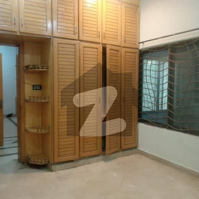 آئی ۔ 8 اسلام آباد میں 3 کمروں کا 14 مرلہ زیریں پورشن 1.3 لاکھ میں کرایہ پر دستیاب ہے۔