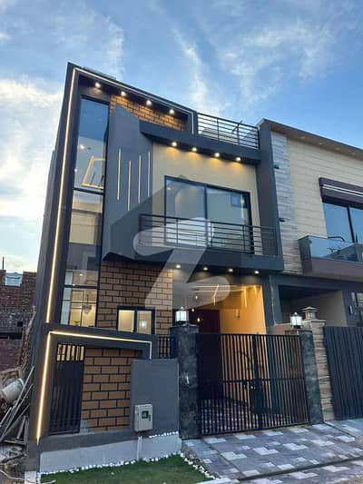 الکبیر ٹاؤن - فیز 2 الکبیر ٹاؤن,رائیونڈ روڈ,لاہور میں 4 کمروں کا 3 مرلہ مکان 1.5 کروڑ میں برائے فروخت۔