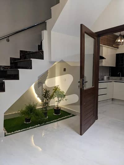 لیک سٹی رائیونڈ روڈ,لاہور میں 3 کمروں کا 5 مرلہ مکان 2.55 کروڑ میں برائے فروخت۔