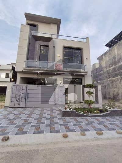 Highly-coveted 5 Marla House Is Available In Faisal Town - F-18 For sale