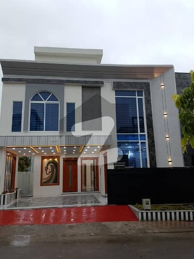 ٹاپ سٹی 1 - بلاک اے ٹاپ سٹی 1,اسلام آباد میں 5 کمروں کا 10 مرلہ مکان 4.95 کروڑ میں برائے فروخت۔