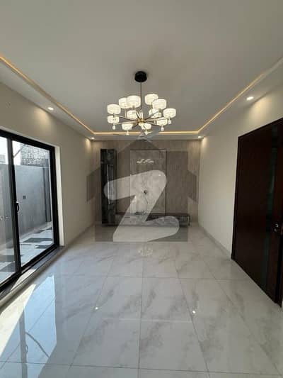 لیک سٹی رائیونڈ روڈ,لاہور میں 4 کمروں کا 5 مرلہ مکان 2.9 کروڑ میں برائے فروخت۔