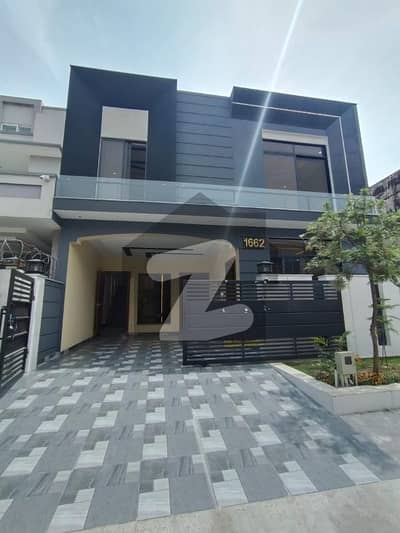 8 Marla House Up For sale In Faisal Town - F-18