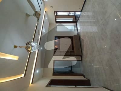 فیصل ٹاؤن - ایف ۔ 18 اسلام آباد میں 5 کمروں کا 8 مرلہ مکان 3.9 کروڑ میں برائے فروخت۔