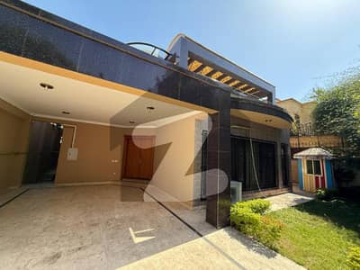 ایف ۔ 7 اسلام آباد میں 6 کمروں کا 1 کنال مکان 7.0 لاکھ میں کرایہ پر دستیاب ہے۔