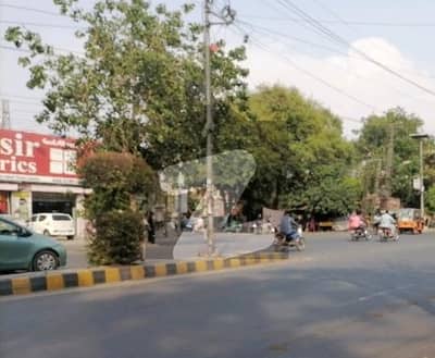 علامہ اقبال ٹاؤن لاہور میں 10 مرلہ رہائشی پلاٹ 3.6 کروڑ میں برائے فروخت۔