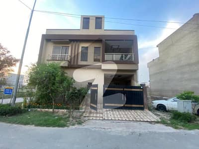 پارک ویو سٹی ۔ پلاٹینم بلاک پارک ویو سٹی,لاہور میں 5 کمروں کا 5 مرلہ مکان 1.7 کروڑ میں برائے فروخت۔