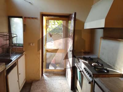 10 MARLA TILE FLOORING HOUSE FOR RENT IN SADDAR CANTT DOUBLE STORY HOUSE