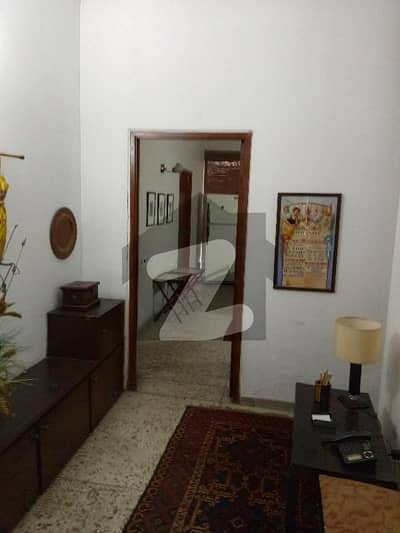 صدر کینٹ,لاہور میں 4 کمروں کا 10 مرلہ مکان 1.55 لاکھ میں کرایہ پر دستیاب ہے۔