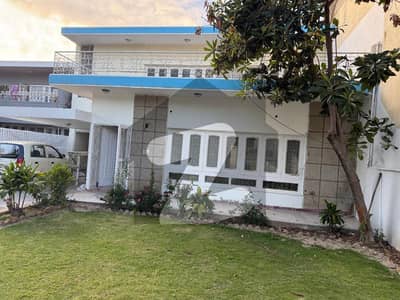 ایف ۔ 7 اسلام آباد میں 4 کمروں کا 1 کنال مکان 4.0 لاکھ میں کرایہ پر دستیاب ہے۔