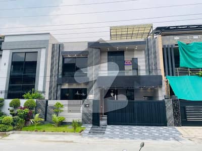 10 Marla Modern House for Sale in Lahore