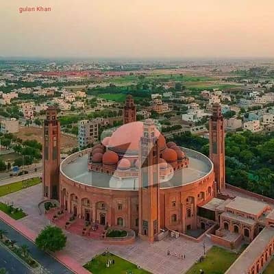 1 Kanal Plot Available For sale on Prime Location of Bahria Town Lahore Near Eiffel tower. Near Jasmine Grand.