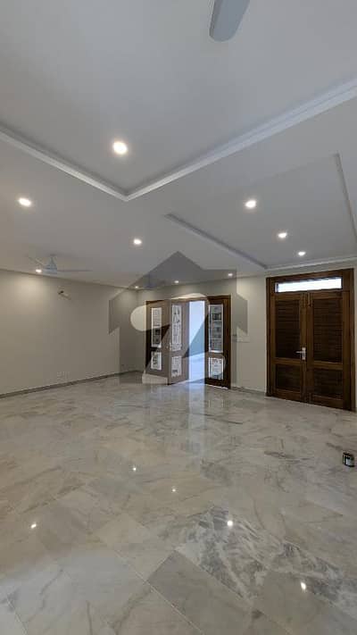 گلبرگ ریزیڈنشیا - بلاک سی گلبرگ ریزیڈنشیا,گلبرگ,اسلام آباد میں 4 کمروں کا 7 مرلہ مکان 1.3 لاکھ میں کرایہ پر دستیاب ہے۔