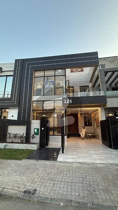 بحریہ ٹاؤن لاہور میں 3 کمروں کا 5 مرلہ مکان 2.9 کروڑ میں برائے فروخت۔