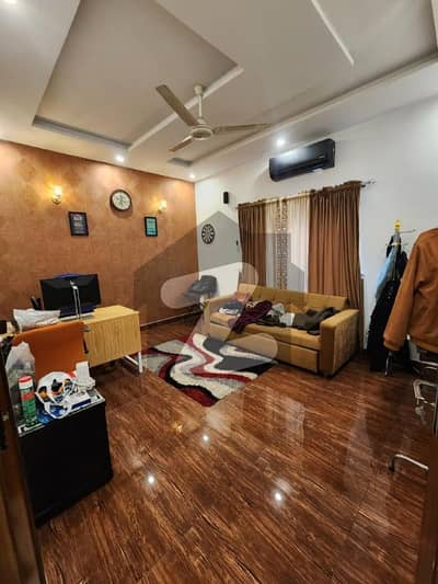 لیک سٹی رائیونڈ روڈ,لاہور میں 4 کمروں کا 5 مرلہ مکان 2.45 کروڑ میں برائے فروخت۔