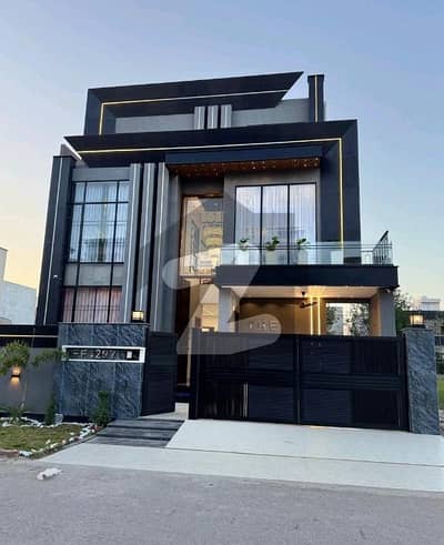 سٹی ہاؤسنگ سوسائٹی گوجرانوالہ میں 4 کمروں کا 10 مرلہ مکان 4.8 کروڑ میں برائے فروخت۔